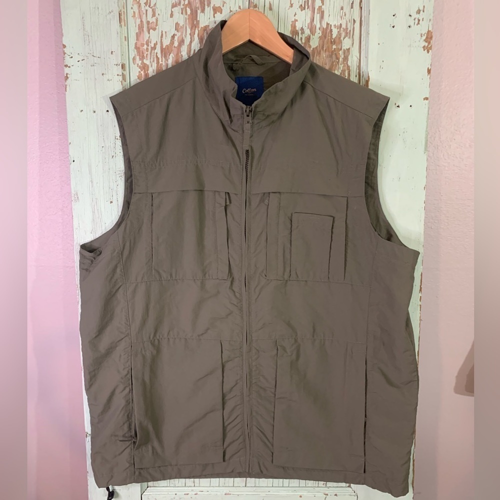 Men’s Cotton Traders olive green zip-up utility vest with multiple pockets